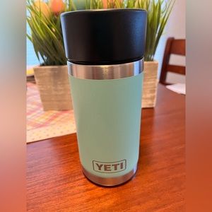 Yeti 12oz bottle with hot shot lid